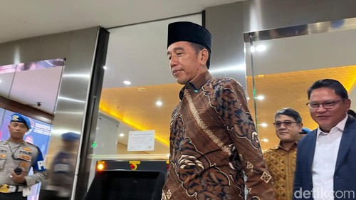 Presiden ke-7 RI Joko Widodo memberikan keterangan terkait tuduhan ijazah palsu di Bareskrim Polri