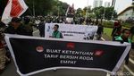 Ratusan Ojol Unjuk Rasa di Patung Kuda Jakarta