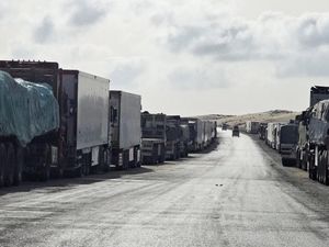 Logistik Bantuan Dilarang Israel Masuk Gaza, Tertahan di Mesir