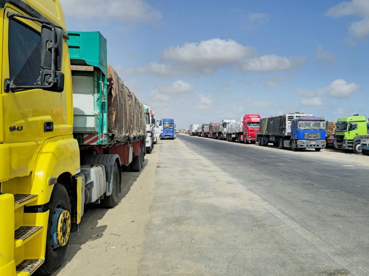 Ratusan Truk Bantuan untuk Gaza Masih Tertahan di Mesir