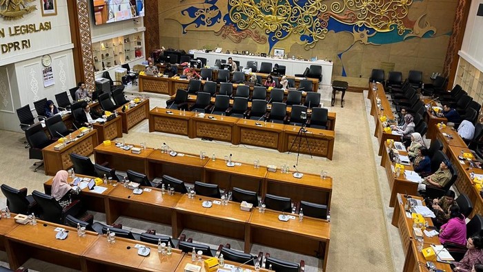 RDPU bersama Baleg DPR membahas terkait rancangan UU Perlindungan Pekerja Rumah Tangga (RUU PPRT), di kompleks parlemen Senayan, Jakarta Pusat, Selasa (20/5/2025).