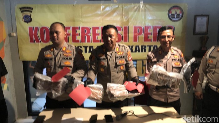 Konferensi pers di Mapolsek Kotagede, Selasa (20/5).