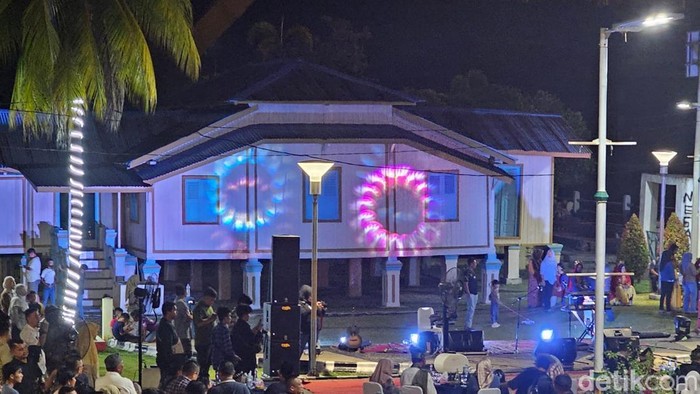Rumah Singgah Tuan Kadi di Kampung Senapelan, Pekanbaru, Riau hidup kembali. Bangunan bersejarah ini hidup kembali setelah Kapolda Riau Irjen Herry Heryawan menggagas festival kebudayaan di Rumah Singgah Tuan Kadi.