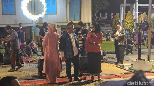 Rumah Singgah Tuan Kadi di Kampung Senapelan, Pekanbaru, Riau hidup kembali. Bangunan bersejarah ini hidup kembali setelah Kapolda Riau Irjen Herry Heryawan menggagas festival kebudayaan di Rumah Singgah Tuan Kadi.