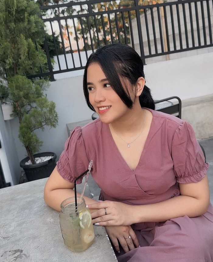 Shabrina Leanor, Pemenang Indonesian Idol 2025 yang Hobi Makan-makan Shabrina Leanor, Pemenang Indonesian Idol 2025 yang Hobi Makan-makan