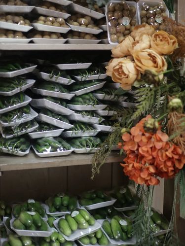 Pengantin ini menyediakan souvenir sayuran untuk tamu undangan di acara pernikahannya. Postingan tersebut langsung viral di TikTok