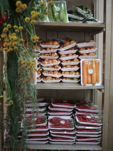 Pengantin ini menyediakan souvenir sayuran untuk tamu undangan di acara pernikahannya. Postingan tersebut langsung viral di TikTok