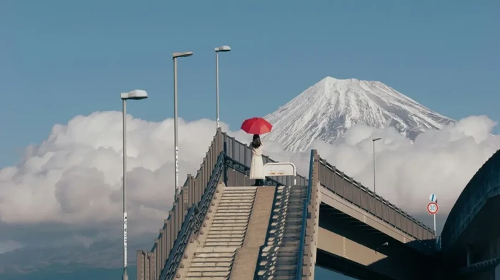 Spot foto di jembatan viral dengan latar belakang Gunung Fuji