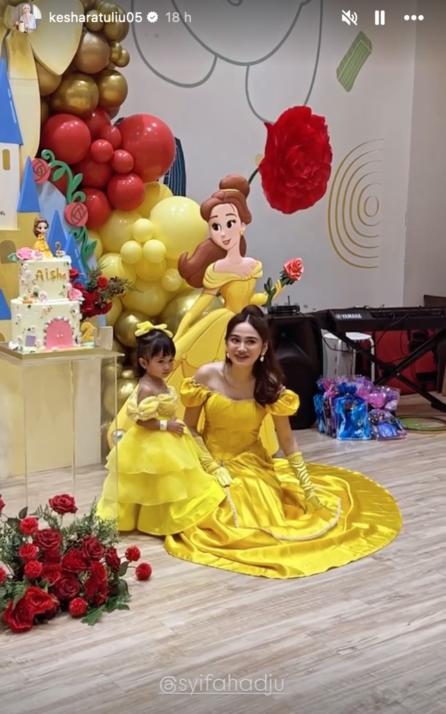 Penampilan Syifa Hadju saat menghadiri acara ulang tahun putri Kesha Ratuliu berhasil curi atensi. Jadi princess Belle dari film Beauty and The Beast, kekasih El Rumi itu tampil cantik kenakan gaun berwarna kuning. Foto: Instagram