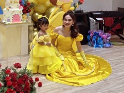 7 Foto Syifa Hadju Cosplay Jadi Princess Belle, Cantik Maksimal
