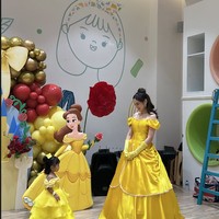 Kenakan gaun off shoulder berwarna kuning, penampilan Syifa memang tampak begitu memancarkan aura princess. Tak sedikit yang memuji penampilan Syifa di ulang tahun Aisha yang ke-2 itu. Foto: Instagram