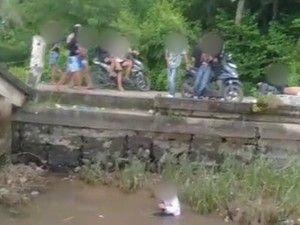 Detik-detik Siswa SMP Palembang Dibully Lalu Diceburkan ke Sungai