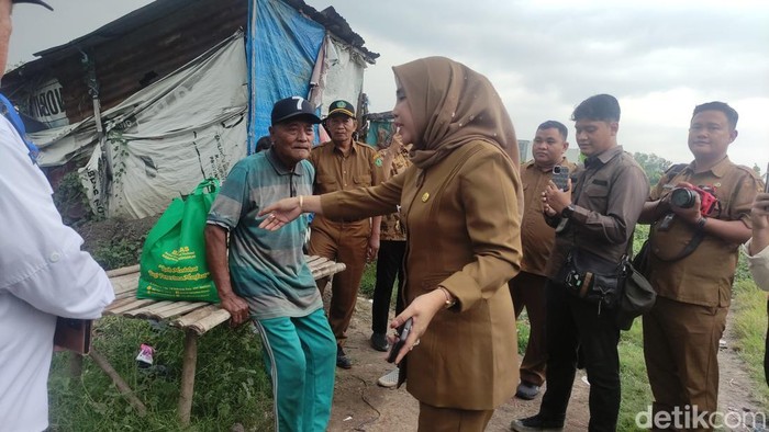 Tasripan yang Tinggal di Gubuk Pinggir Tanggul Lumpur Lapindo Dipindah ke Rumah Layak