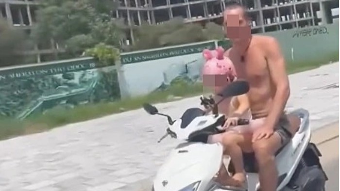 Turis biarkan anak bawa motor sewaan di Phu Quoc