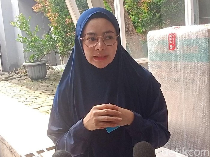 Vitalia Sesha Vitalia Sesha berhijab