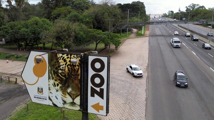 General view shows a closed zoo after Brazil confirmed an outbreak of bird flu on Friday, triggering protocols for a nationwide trade ban of poultry for top buyer China and state restrictions for other major consumers, in Sapucaia do Sul, Brazil, May 19, 2025. REUTERS/Diego Vara