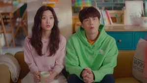 Di Welcome to Waikiki 2, Kim Seon Ho pernah adu akting dengan Moon Ka Young. (Foto: dok. JTBC)