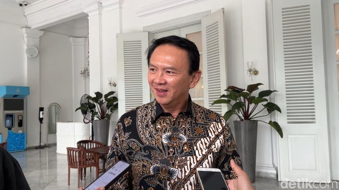 Ahok usai temui Pramono di Balai Kota. (Brigitta/detikcom)