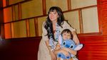 Momen Seru Asmirandah Quality Time Bareng Anak ke Bioskop
