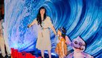 Momen Seru Asmirandah Quality Time Bareng Anak ke Bioskop