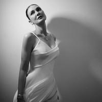 Berlanjut ke after party, masih dari koleksi Hian Tjen, adalah jumpsuit dengan gaya mewah kontemporer. Foto: Instagram/@lunamaya @iluminen