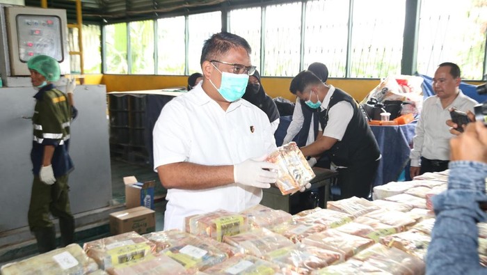 Bareskrim Polri memusnahkan 319 kilogram sabu dari jaringan Aceh.