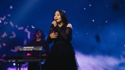 Untungnya Gaun Hitam Tak Sembunyikan Pesona Bernadya