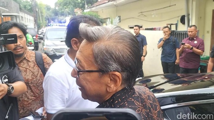 Boediono dan Novel Baswedan Melayat ke Rumah Duka Suami Najwa Shihab: Kisah Solidaritas yang Menggugah Emosi