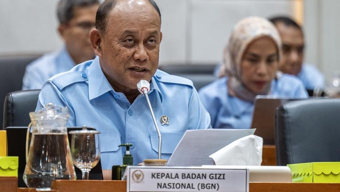 Suasana Rapat Dengar Pendapat (RDP) Komisi IX DPR  dengan Kepala Badan Gizi Nasional Dadan Hindayana dan Kepala Badan POM Taruna Ikrar di Kompleks Parlemen, Senayan, Jakarta, Rabu (21/5/2025). Rapat tersebut beragendakan dua pembahasan salah satunya aspek keamanan pangan dan penerapan standar Satuan Pelayanan Pemenuhan Gizi (SPPG) dalam pelaksanaan Program Makan Bergizi Gratis (MBG), termasuk penerapan prinsip Cara Produksi Pangan Olahan yang Baik (CPPOB). ANTARA FOTO/Bayu Pratama S/bar