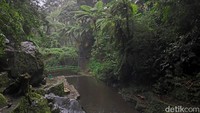 Hanya dengan Rp 20.000 untuk tiket masuk, pengunjung sudah bisa menikmati keindahan dan udara segar di area perkemahan ini.