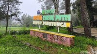 Untuk ke lokasi, pengunjung dari Cirebon dapat mengikuti rute Jalan Cirebon-Kuningan dan beberapa belokan hingga sampai di lokasi.