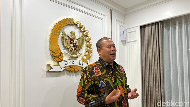 Jemaah Pasutri Terpisah Hotel, DPR Minta Menag Lakukan Negosiasi