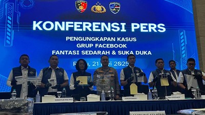 Penampakan 6 Tersangka Grup FB Fantasi Sedarah Berbaju Tahanan
