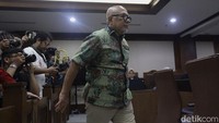 Majelis hakim memvonis terdakwa Dono Parwoto dengan hukuman pidana penjara 5 tahun dan denda Rp150 juta subsider dua bulan.