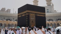 Langit Masjidil Haram sekarang bersih dari crane. Foto: Foto: Suasana Masjidil Haram (Haris Fadhil/detikcom)