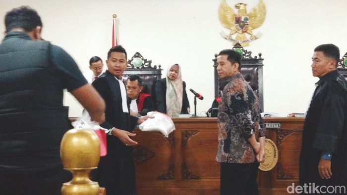 Rektor UIN Alauddin Makassar Hamdan Juhannis mengaku tidak tahu menahu terkait pembuatan uang palsu di gedung perpustakaan.