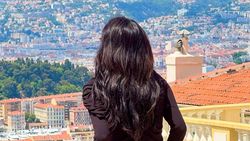 Momen Han So Hee di Cannes: Handukan, Berenang, Karpet Merah