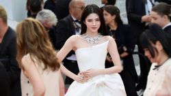 Momen Han So Hee di Cannes: Handukan, Berenang, Karpet Merah