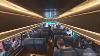 Bus medium tersebut menawarkan konfigurasi 2+2 namun sifatnya opsional alias bisa disesuaikan dengan kebutuhan. Joknya juga tersedia opsi reclining seat atau reclining seat dengan leg rest.