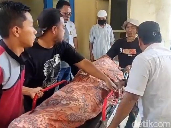 Jenazah Bambang Ali Nuryanto, mantan Camat Warungpring, Pemalang. Dia jadi korban amukan keponakannya, Rabu (21/5/2025).