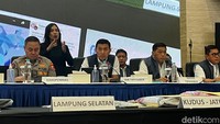 Polisi mengungkap satu tersangka berinisial DK merupakan member grup Fantasi Sedarah. Tersangka menjual konten Rp 50 ribu untuk 20 konten video dan Rp 100 ribu untuk 40 konten video ataupun foto. (Rumondang/detikcom)