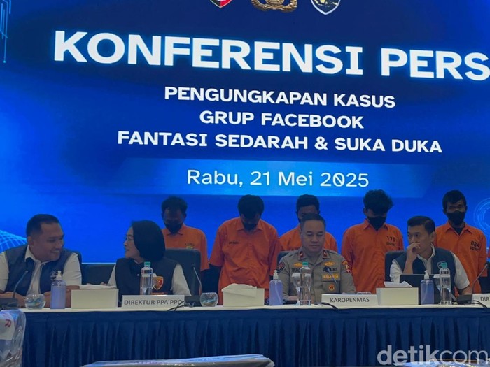 Jumpa pers kasus Grup FB Fantasi Sedarah dan Suka Duka di Bareskrim Polri. (Rumondang/detikcom)