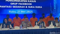 Ada enam pelaku yang ditangkap Bareskrim Polri. Para pelaku tertunduk lesu memakai baju tahanan. (Rumondang/detikcom)
