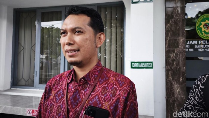 Kepala Biro Hukum UGM, Veri Antoni, saat ditemui di Pengadilan Negeri Solo, Rabu (21/5/2025).