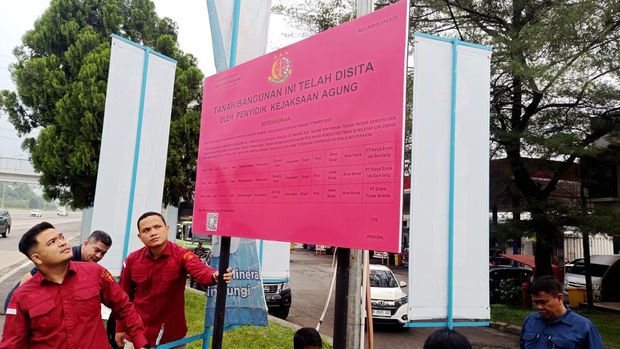 Kejagung sita rest are Km 21B Tol Jagorawi terkait kasus korupsi timah (Rizky/detikcom)