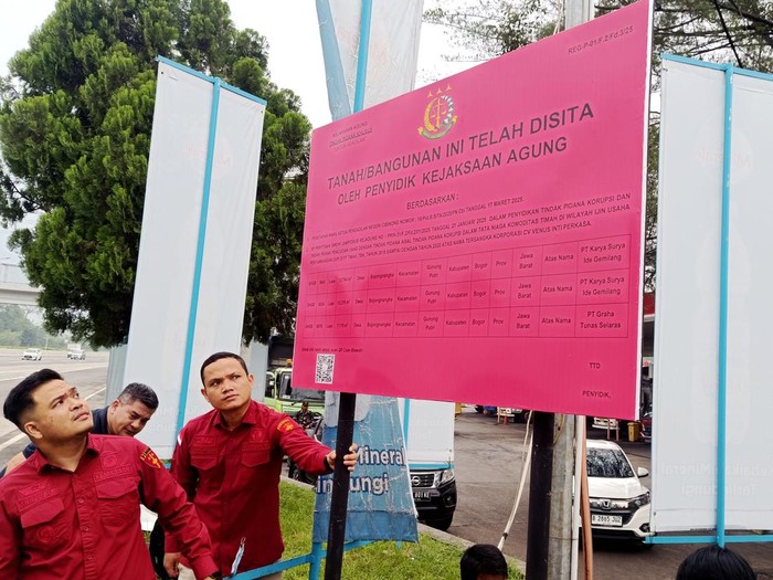 Kejagung sita rest are Km 21B Tol Jagorawi terkait kasus korupsi timah (Rizky/detikcom)