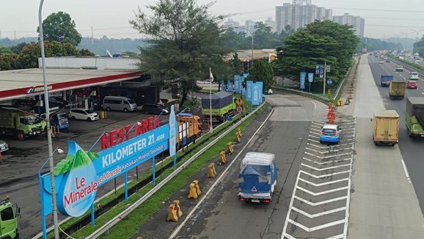 Kejagung sita rest are Km 21B Tol Jagorawi terkait kasus korupsi timah (Rizky/detikcom)