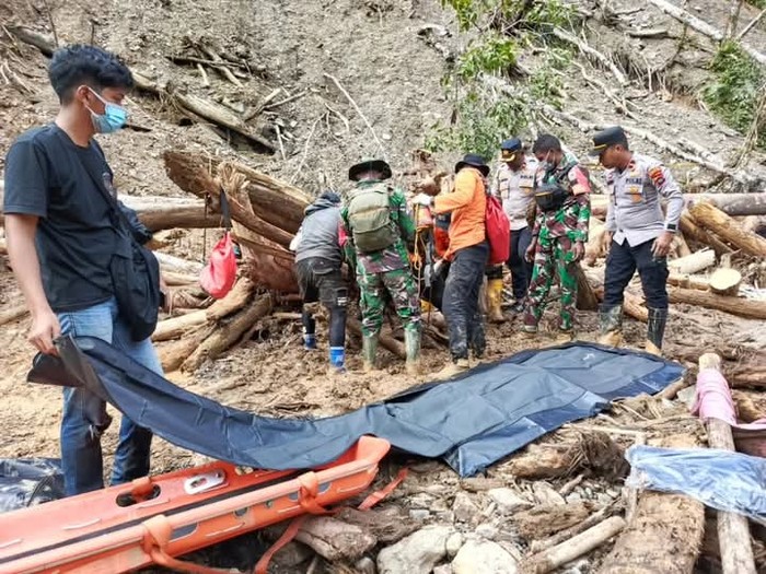 Gerak Cepat Kemensos Bantu Korban Banjir dan Longsor di Pegunungan Arfak