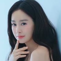 “Apakah dia benar-benar manusia?” “Aku mau bertanya apakah dia benar-benar berusia 40an,” “Memang kelas Kim Tae Hee,” tulis netizen. Foto: YouTube Jingchi