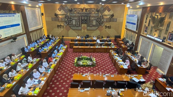 Komisi IX DPR rapat bersama BGN dan BPOM di DPR RI, Rabu (21/5).